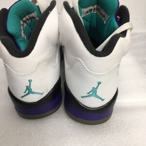 Air Jordan 5 Retro Grape (2012)  Size 5.5 Boys
